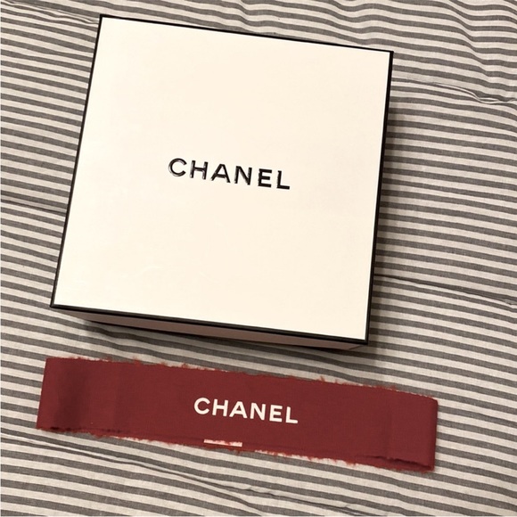 CHANEL BOX + Black purse insert drawstring bag + CAHNEL stickers + Red box sash - Picture 11 of 11